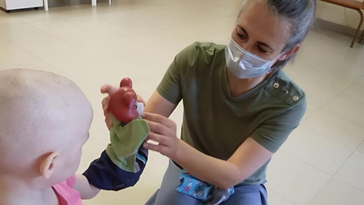 «Я буду рядом»: волонтёр и руководитель НКО помогает детям в больнице