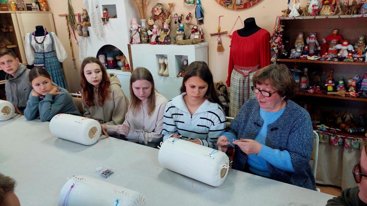 Кружевные нити времени протянулись из прошлого в настоящее