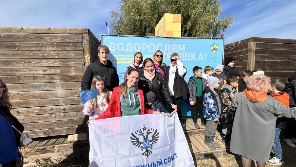 Саратовские Росреестр и Роскадастр выпустили мальков в реку Волга