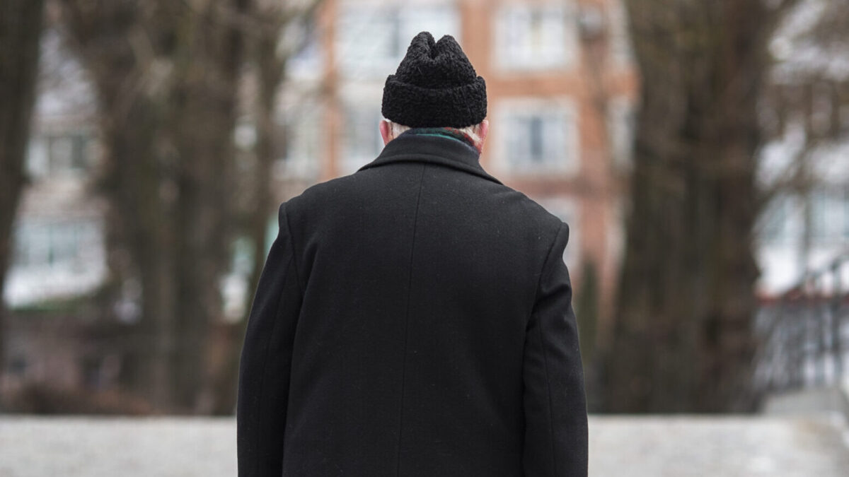 «Вернулась – а он уже лежит»: девушка спасла потерявшегося пенсионера с инсультом