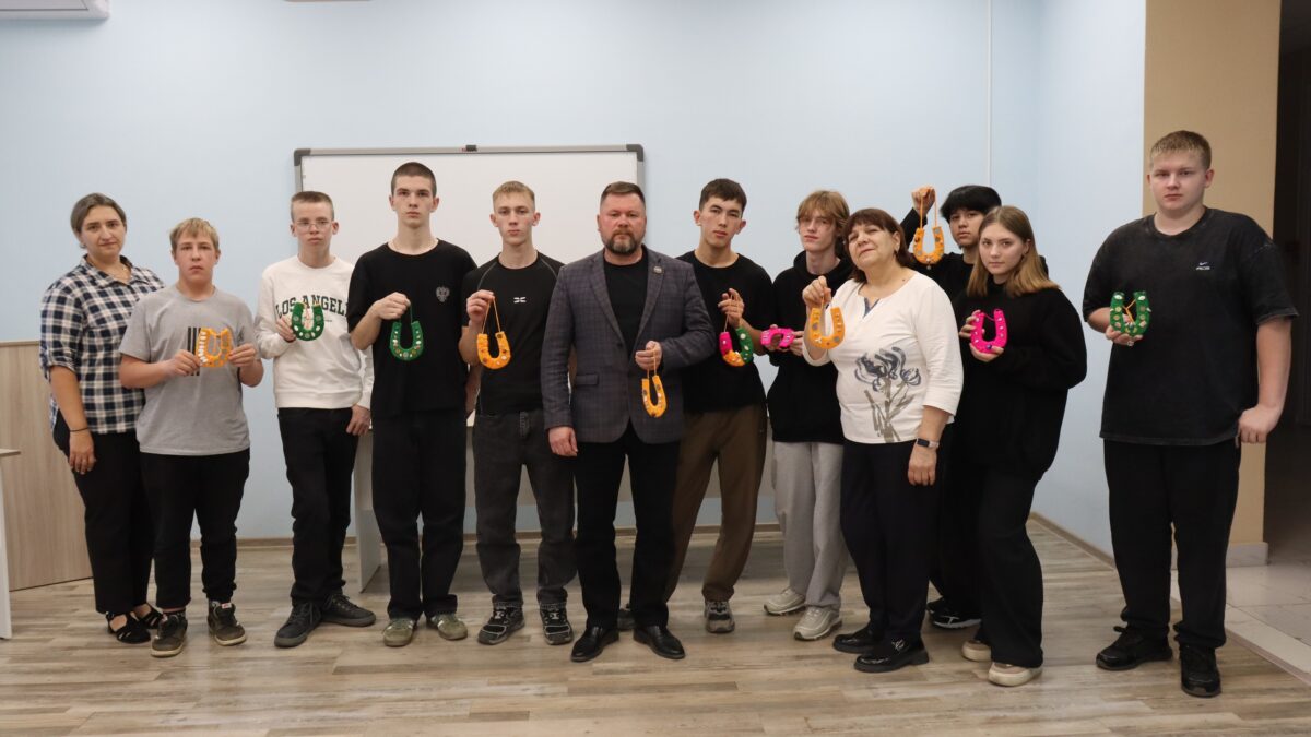 Студенты разобрались в основах крепкой семьи и создали Подкову счастья»