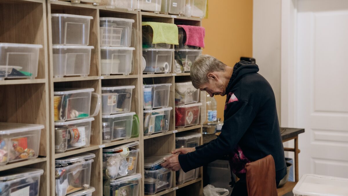 Помощь бездомным людям: 18 благотворительных фондов