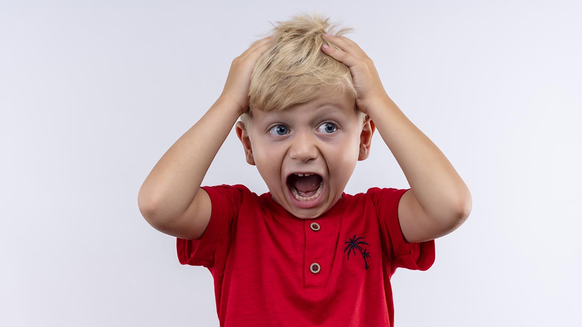Истерика у ребёнка: причины и работающие советы, как его успокоить