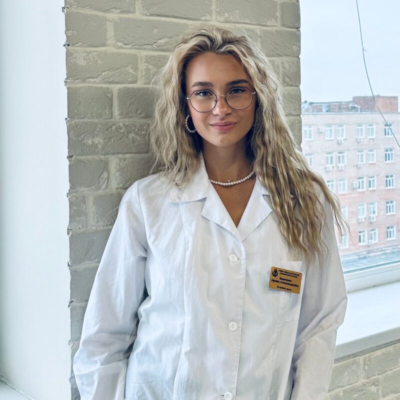 «Рак казался чем-то далёким»: школьница победила болезнь и стала врачом, чтобы помогать другим