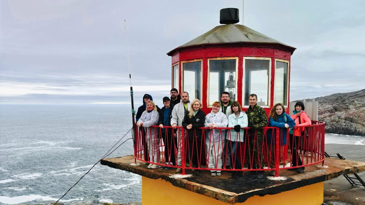 Маяки надежды: как волонтёры, спасая символ Севера, находят себя