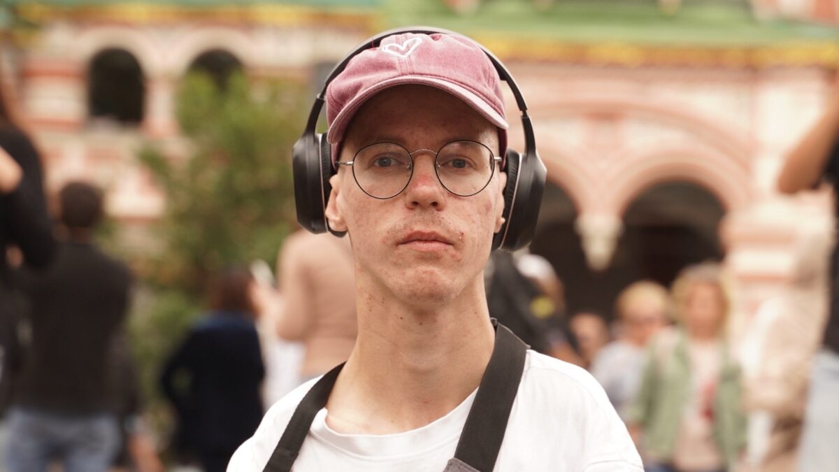 «Теперь его работы видел весь мир»: фотограф родился без рук, но осуществил мечту