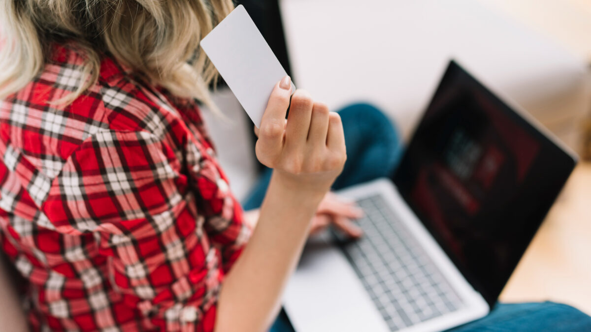 Мошенники используют фейковый бот Госуслуг в Telegram, чтобы обманывать россиян