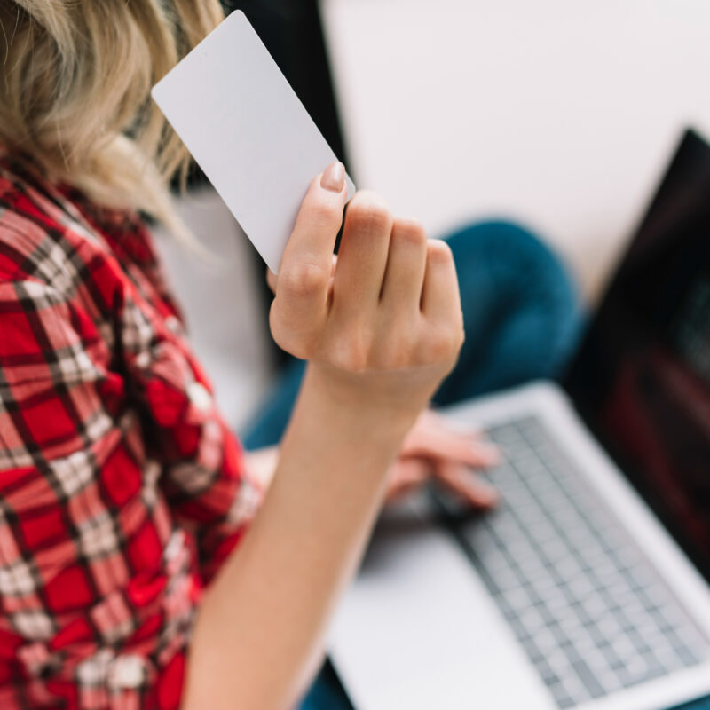 Мошенники используют фейковый бот Госуслуг в Telegram, чтобы обманывать россиян