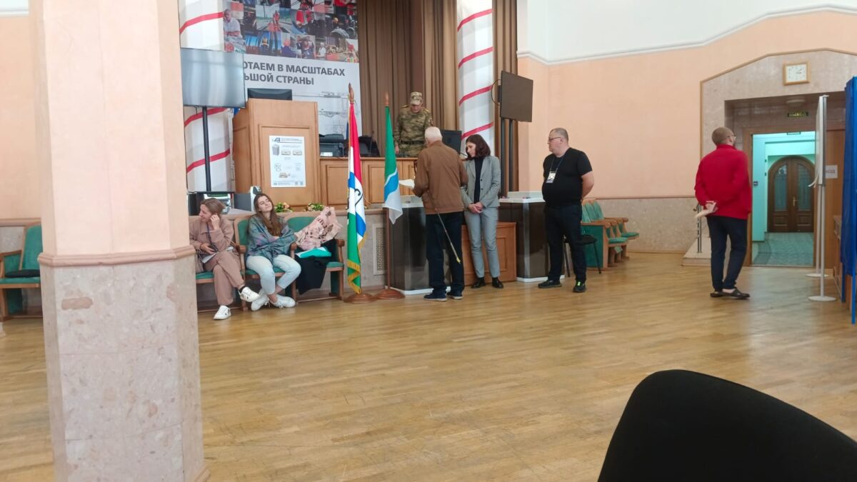 Летопись добровольца. Помощь избирателям на избирательном участке в г. Новосибирск