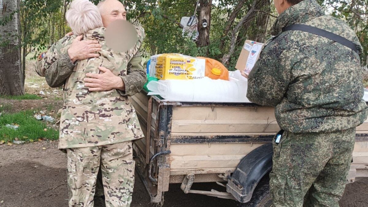 Разговор о Боге в луже после дождя между двух прицепов