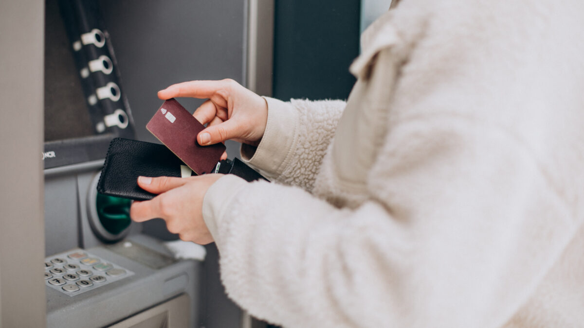 Мошенники придумали новую схему с «ошибочными» переводами – в чём суть