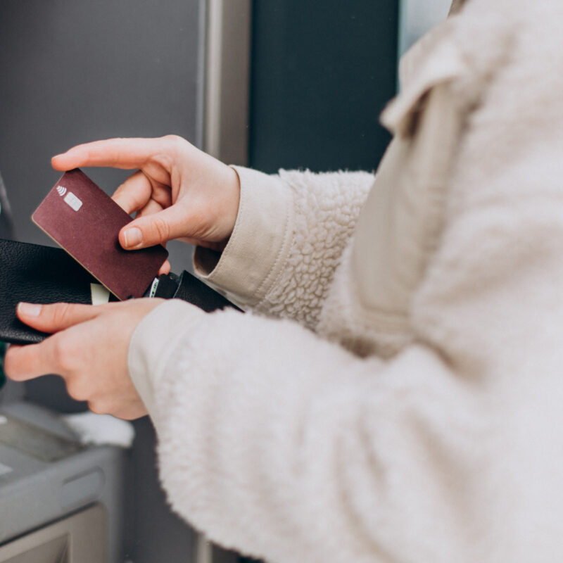 Мошенники придумали новую схему с «ошибочными» переводами – в чём суть