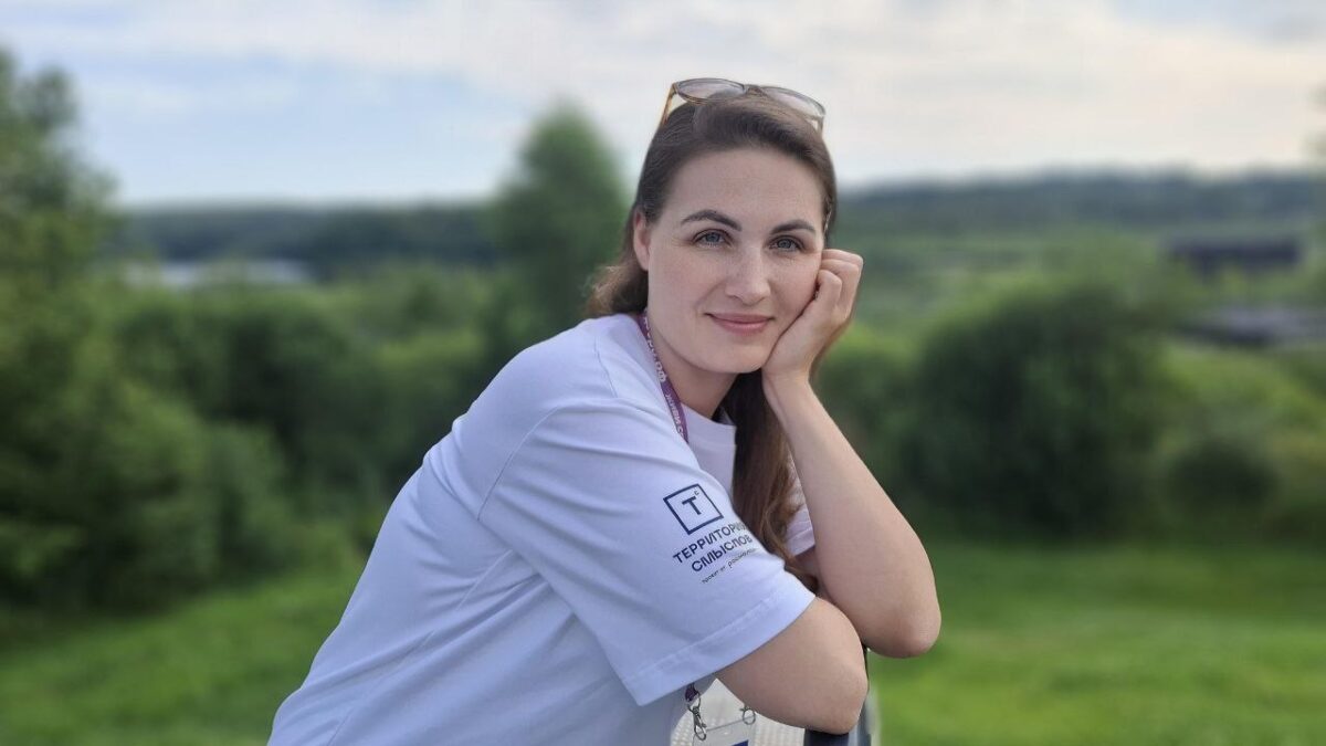 Валерия Харитоненко: от концертов до армейского душа — как молодёжь помогает фронту