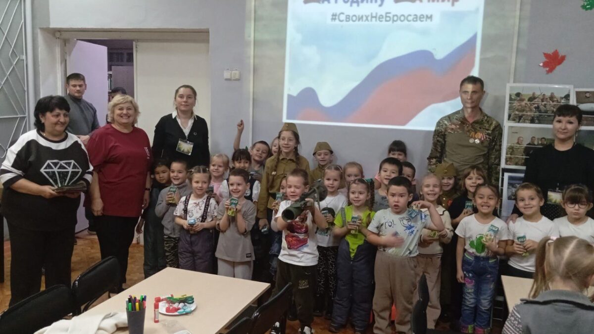 Патриотический час с волонтерами культуры