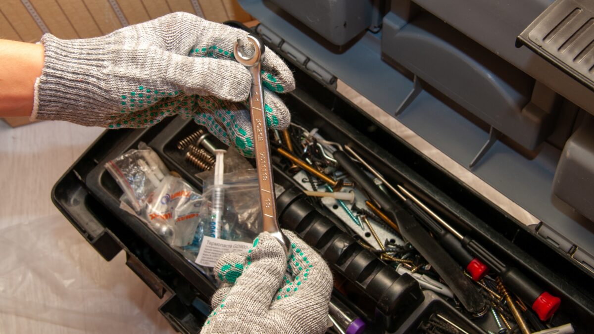 Герметик и отвёртка: 20 вещей, которые обязательно нужно иметь дома