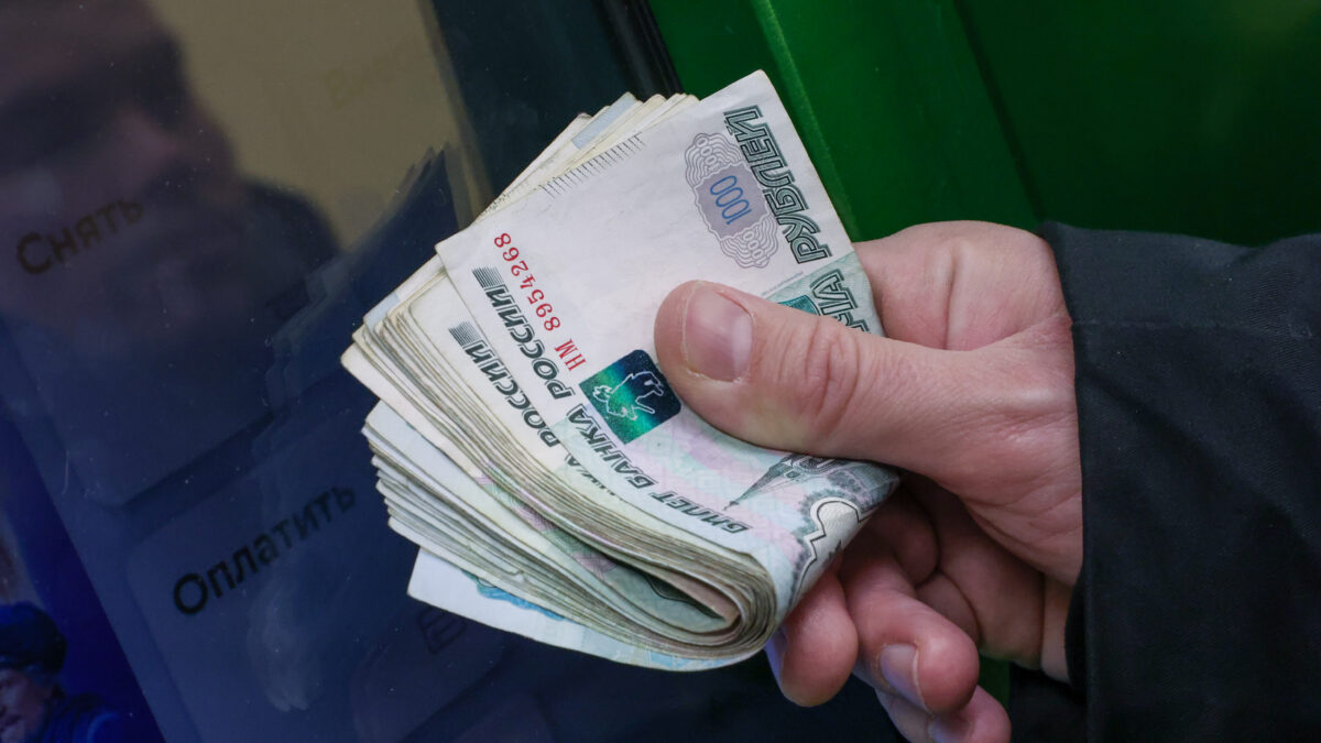 Восемь на бумаге, два в уме: ждать ли реального роста зарплат в 2026 году?