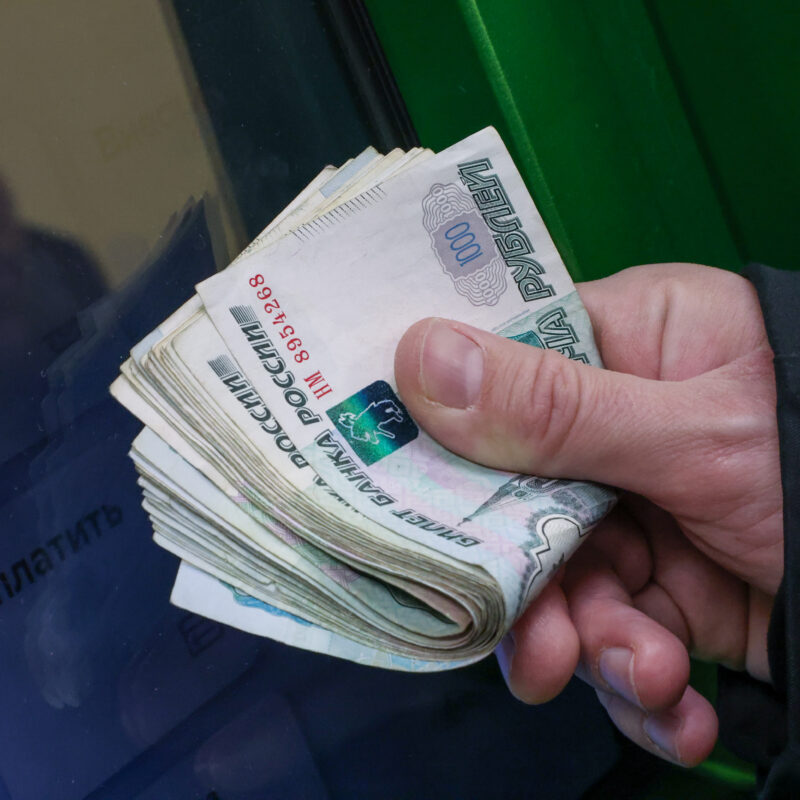 Восемь на бумаге, два в уме: ждать ли реального роста зарплат в 2026 году?