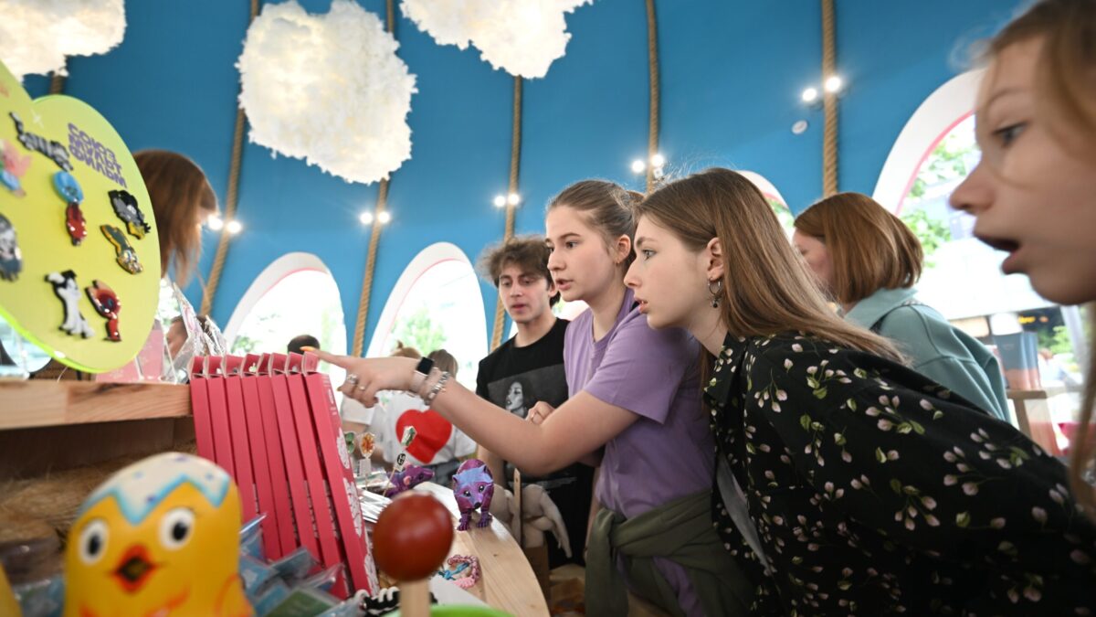 10 ноября – Всемирный день молодёжи. Какие ещё праздники сегодня отмечают в России и мире?