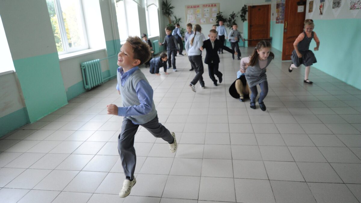 Вместо моря – труд и физра: в России хотят сократить летние каникулы
