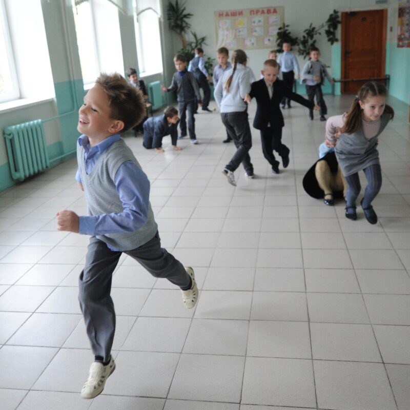 Вместо моря – труд и физра: в России хотят сократить летние каникулы