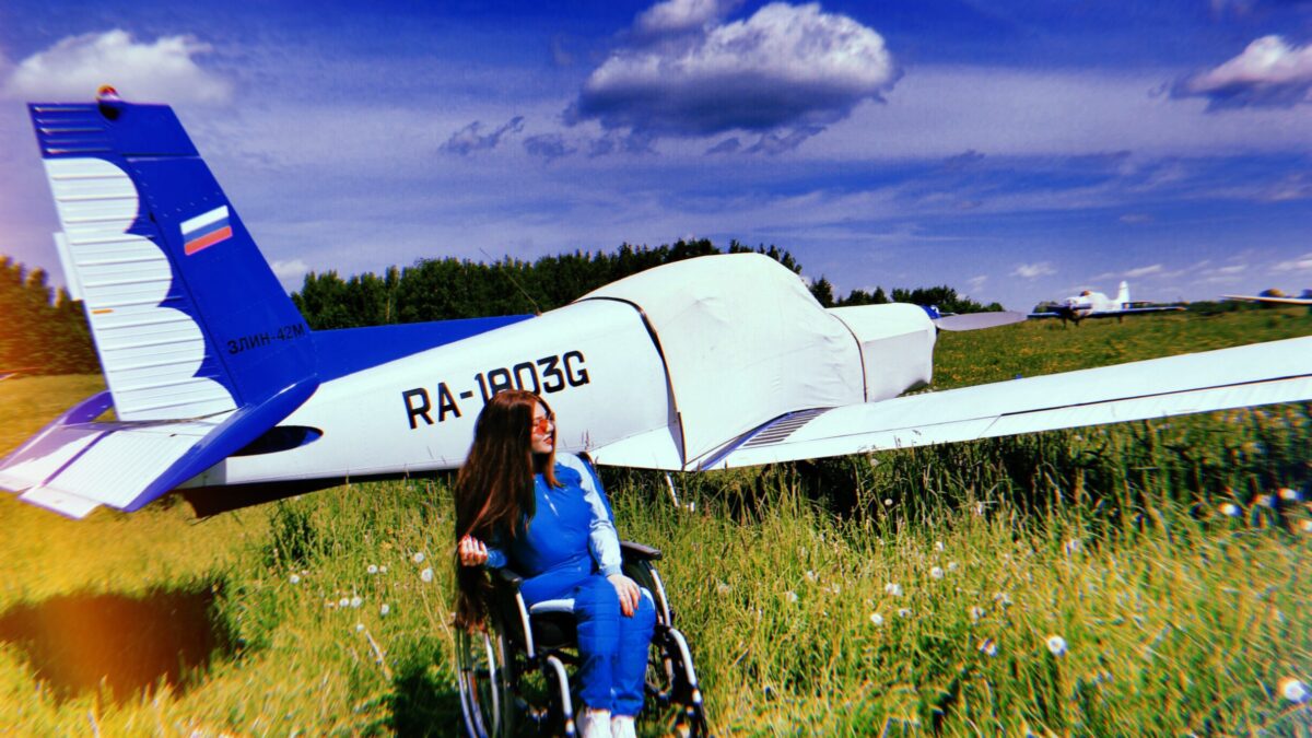 Учительница на инвалидной коляске покоряет подиум и путешествует