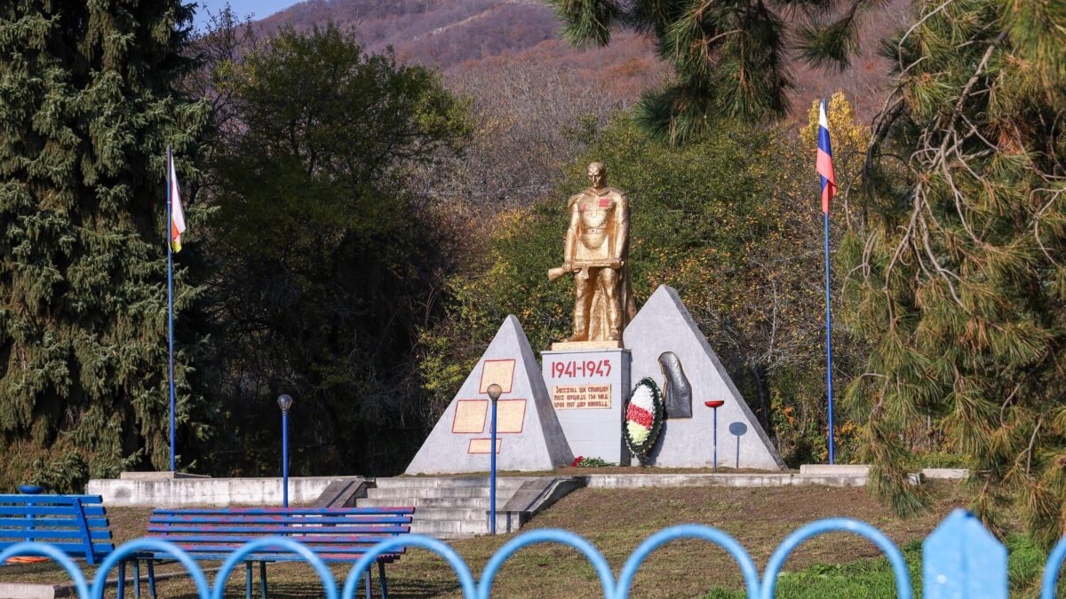 Отреставрированные памятные объекты, посвященные Великой Отечественной войне, открываются в Южной…