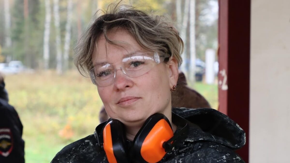 «Наручников нет, у вас лапки»: капитан полиции в свободное от службы время спасает животных