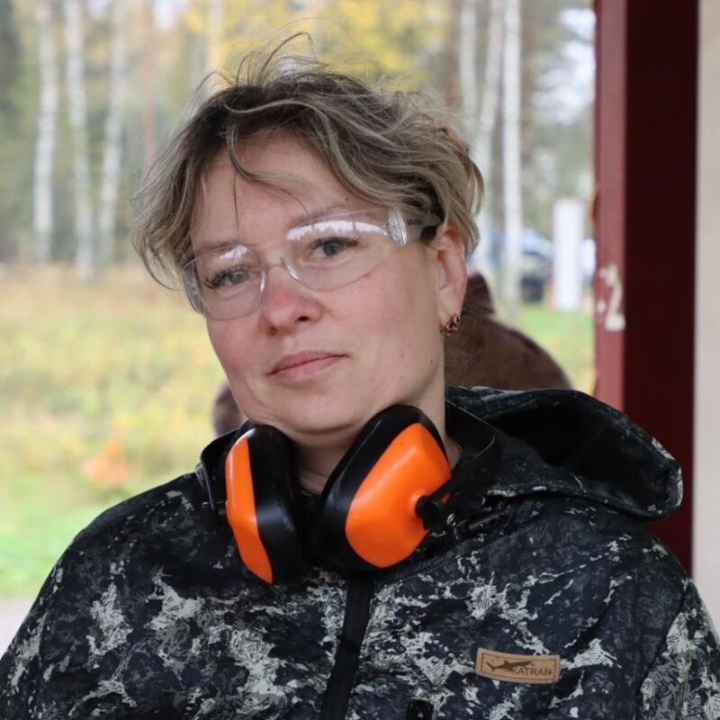 «Наручников нет, у вас лапки»: капитан полиции в свободное от службы время спасает животных