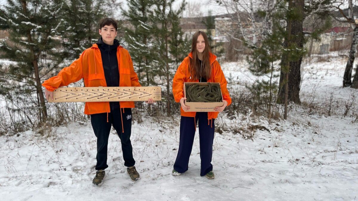 Волонтеры плетут надежду для наших защитников.