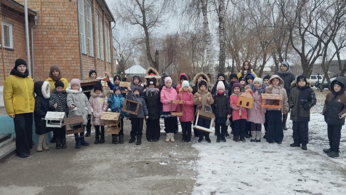 Лакомства для птиц: наш вклад в Синичкин день!