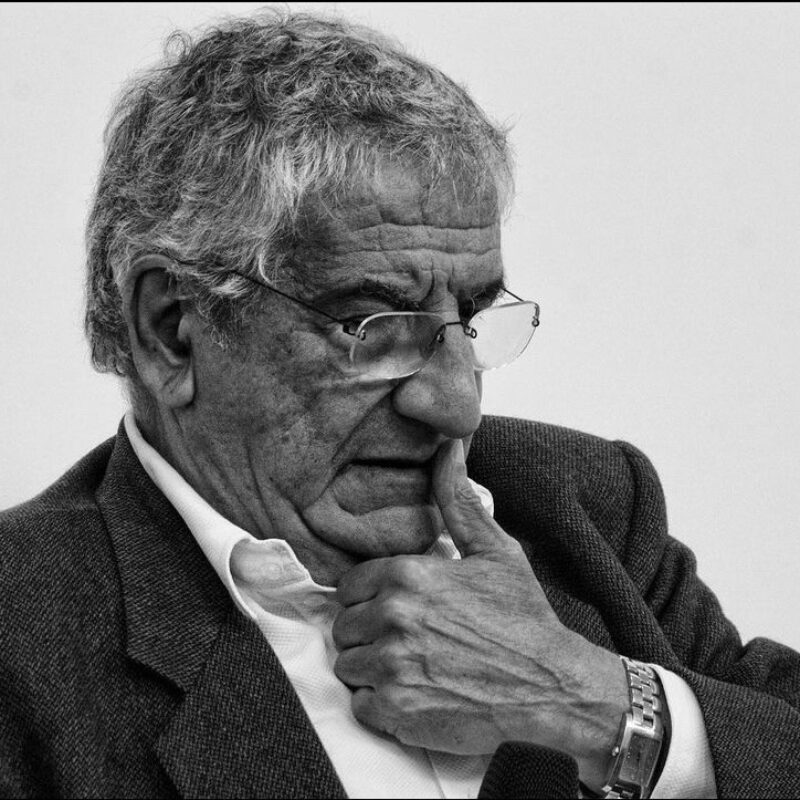 «Когда человек оказывается в беде – это касается всего человечества»: умер Ксавье Эммануэлли