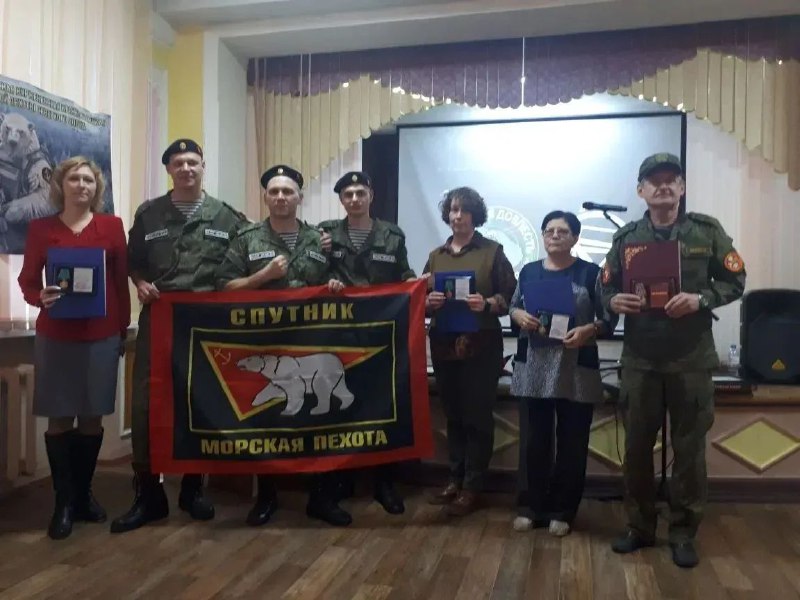 Педагогическому составу Первомайской кадетской школы вручили общественные награды