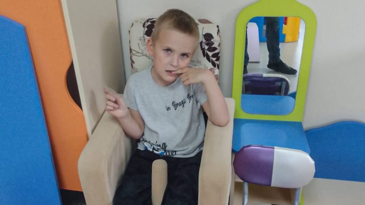 «Теперь я понимаю его без слов»: отец-одиночка нашёл силы бороться за ребёнка с инвалидностью