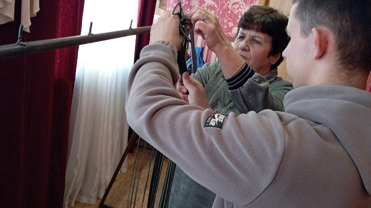 Пусть же эта антидроновая штора, созданная руками педагогов, станет надежным щитом для наших воинов…