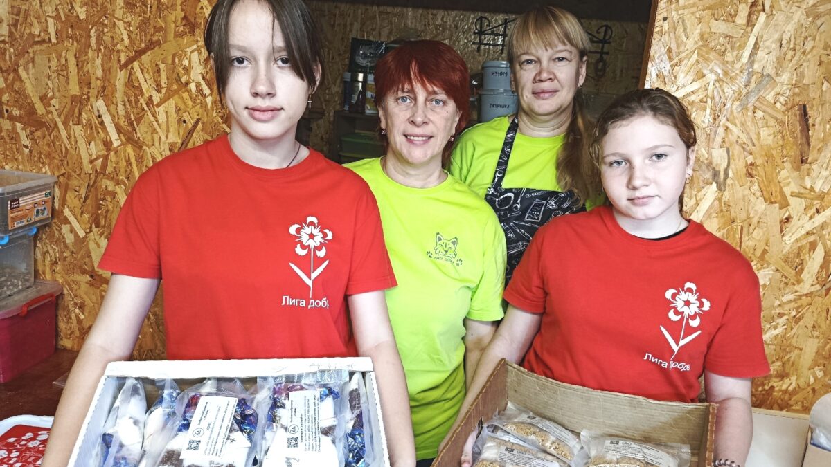 Помощь в солдатской трапезной