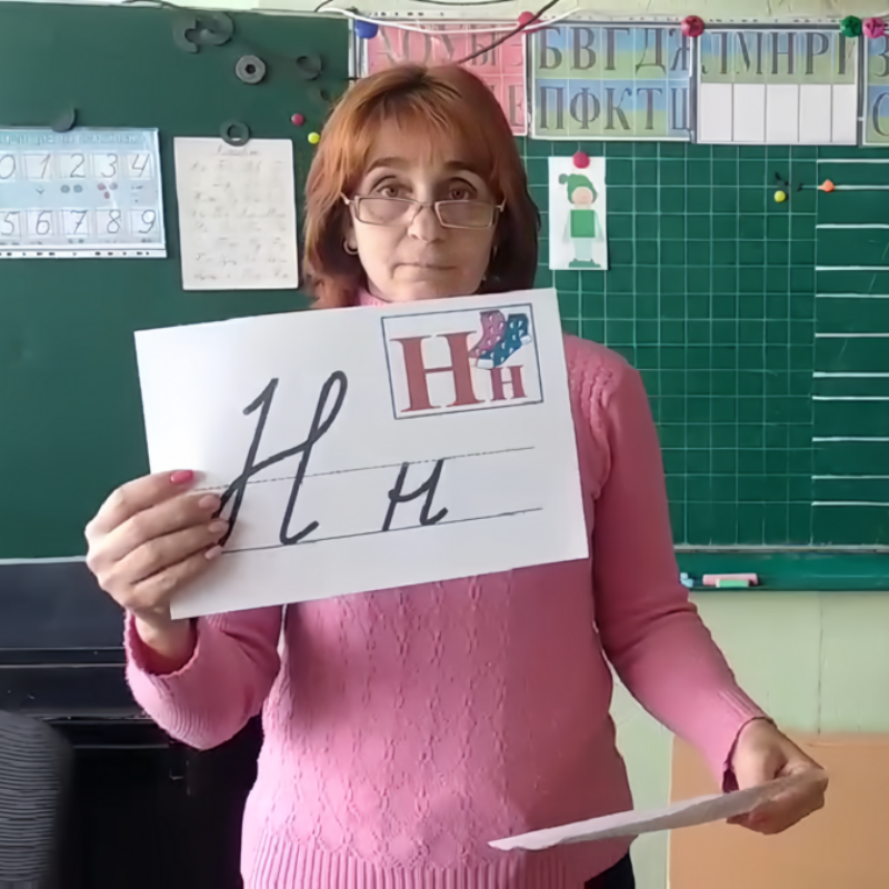 «Словно добрая фея, окружает заботой»: учительница возвращает детям радость во время боевых действий