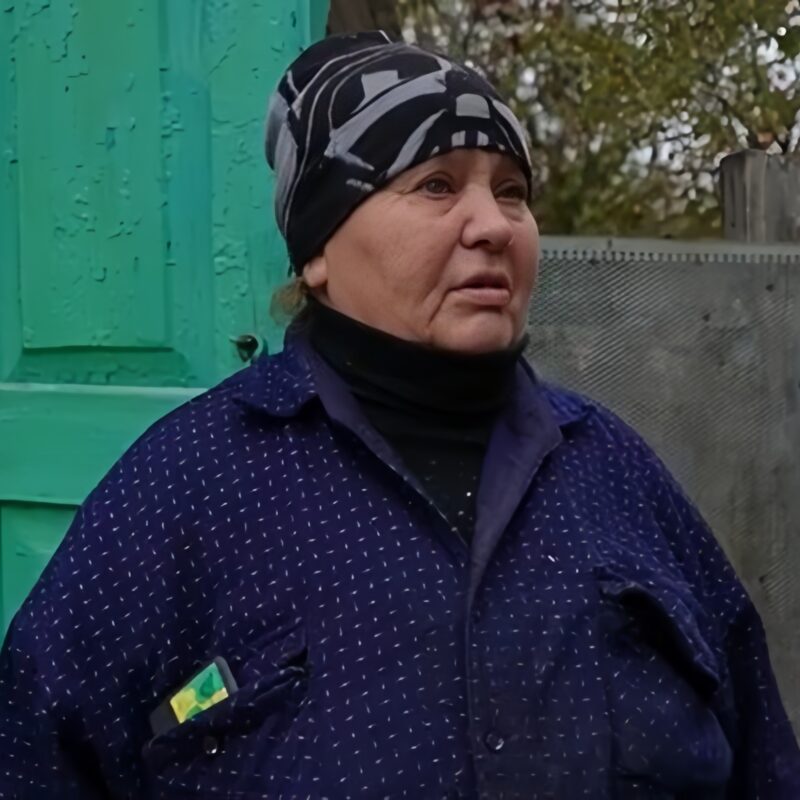 «Вы моя последняя надежда»: волонтёры помогли пенсионерке утеплить жильё, чтобы пережить зиму