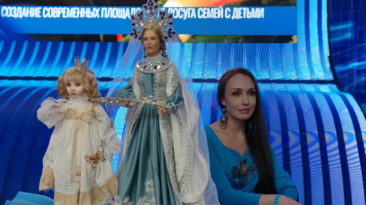 «К ремеслу я пришла через своих детей»: многодетная мама стала кукольницей, известной на всю Россию