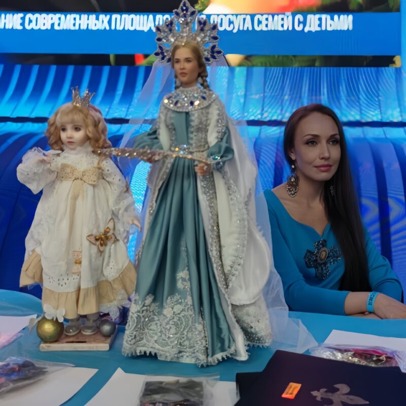 «К ремеслу я пришла через своих детей»: многодетная мама стала кукольницей, известной на всю Россию