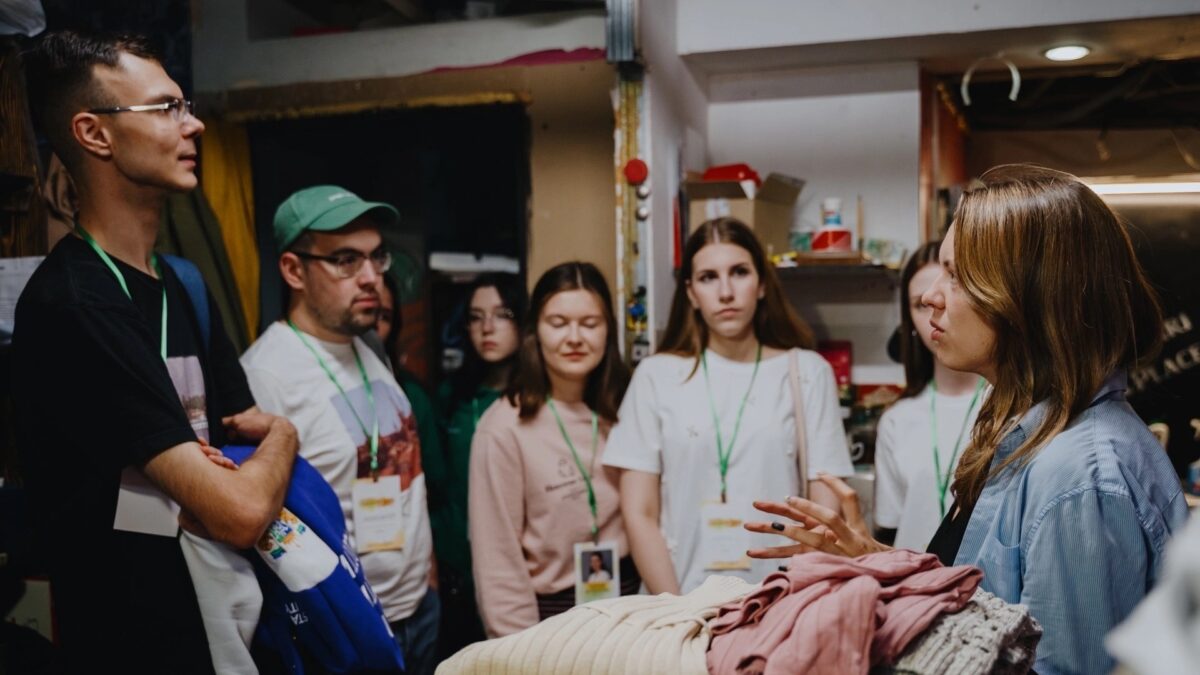 «Давно не хожу в магазины»: сибирячка помогает землякам расхламляться и передавать вещи нуждающимся