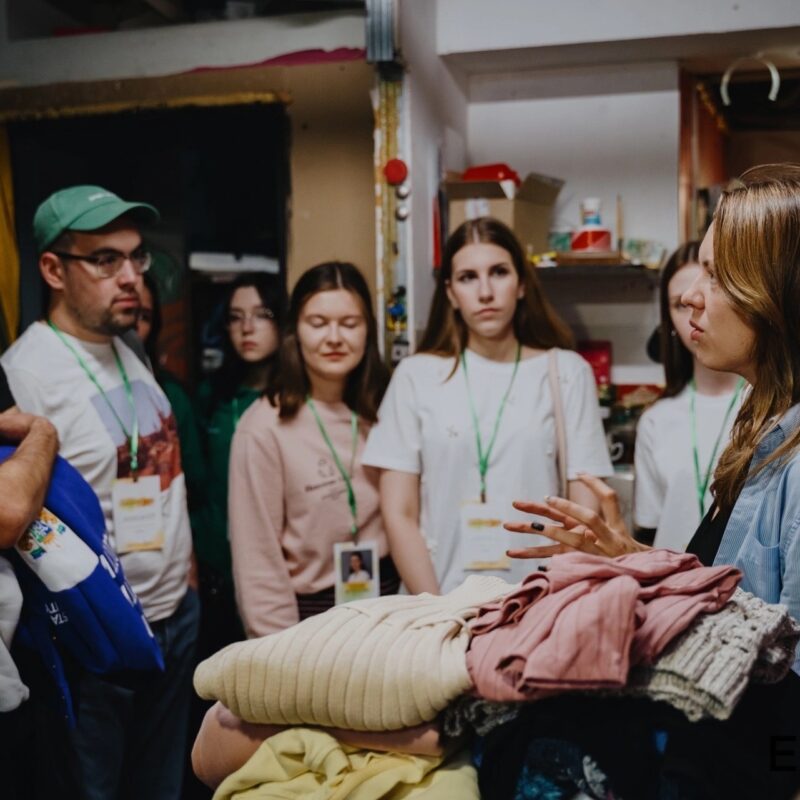 «Давно не хожу в магазины»: сибирячка помогает землякам расхламляться и передавать вещи нуждающимся