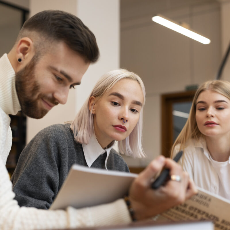 Каждый второй молодой человек в России хочет стать наставником