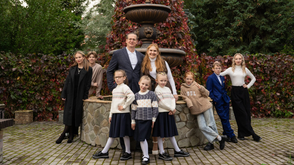 Вдохновляющая история: приёмная мама девятерых помогает детям с ОВЗ