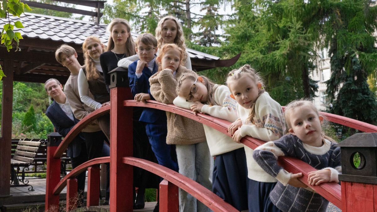 «И откуда во мне столько любви!» Приёмная мама девятерых создала центр помощи детям с ОВЗ