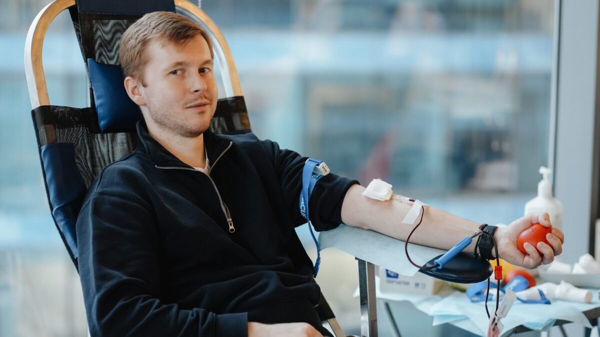 Россияне во всех регионах страны примут участие в донорской акции