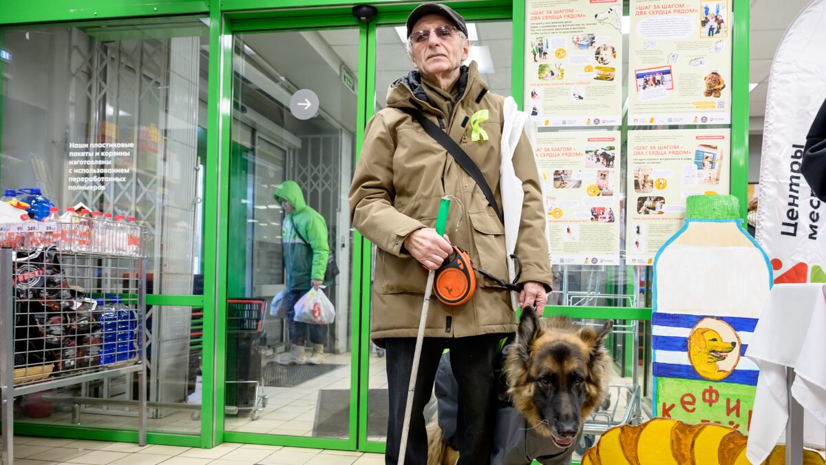 «Покупки в радость»: в Москве проверили, насколько город и магазины удобны для незрячих