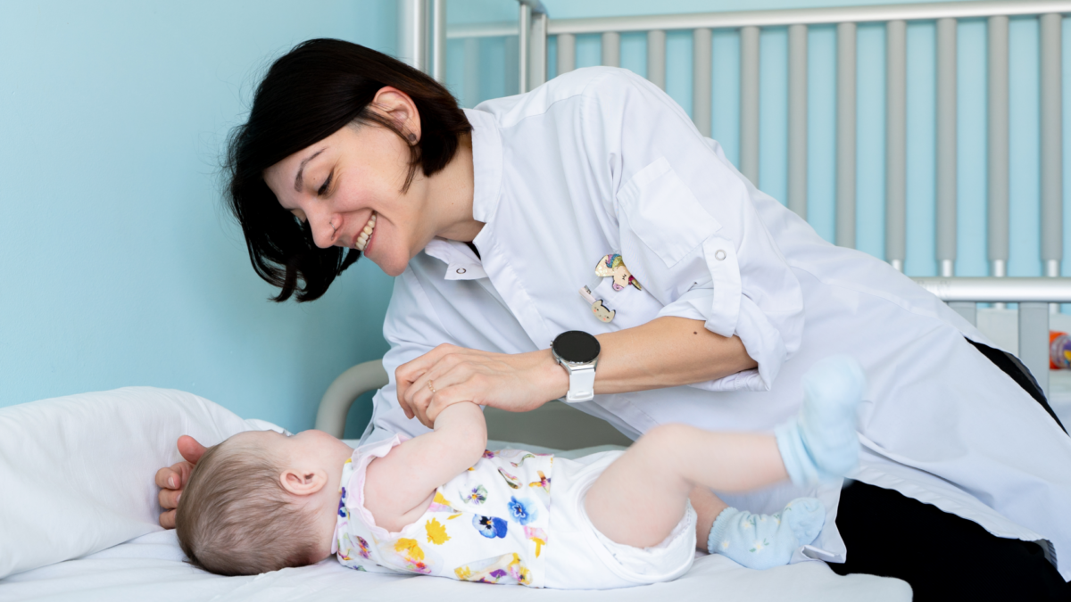 Няни для детей-сирот: два Коли — две истории любви и заботы