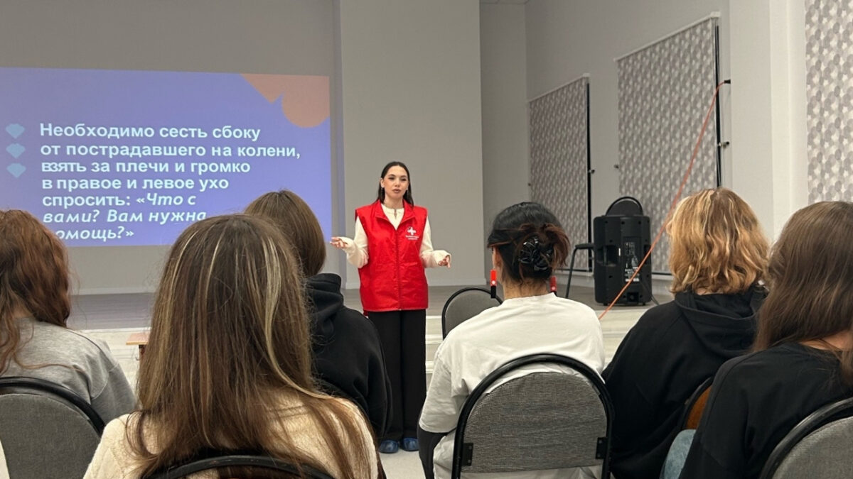 «Волонтеры-медики» учат школьников Архангельска заботе о здоровье