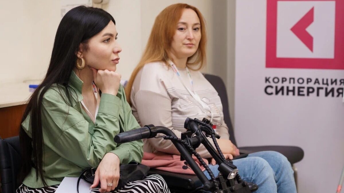 Учительница на инвалидной коляске покоряет подиум и путешествует