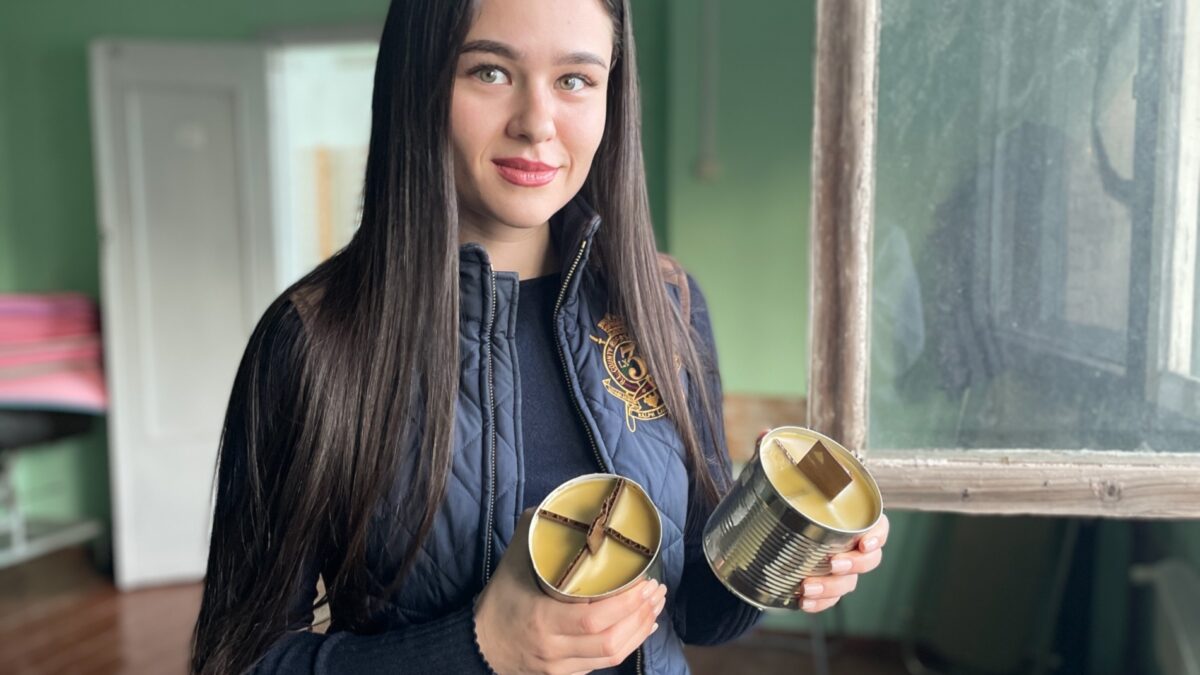 Окопные свечи: для чего они необходимы и как создаются?